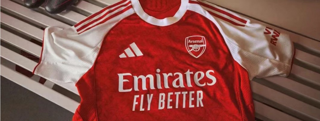 El Arsenal lanza su camiseta de local 2025/26