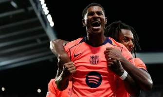 El doblete de Rashford da al Barcelona un comienzo ganador