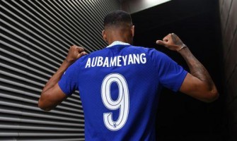 Aubameyang viste el Chelsea No. 9