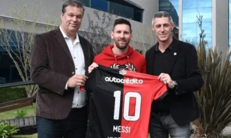 Se negó a renovar el contrato con una reducción de salario